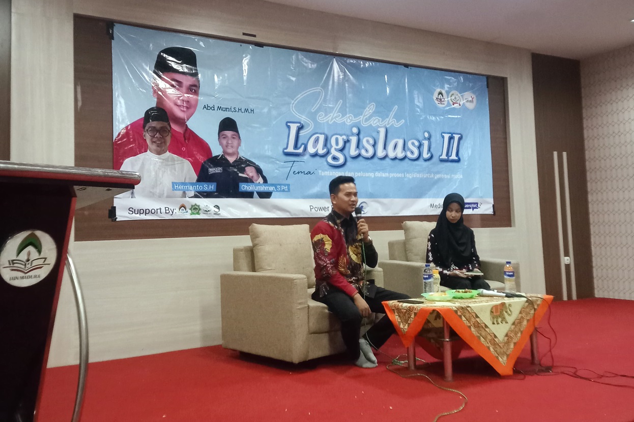 Sekolah Legislasi II : Tantangan Dan Peluang Dalam Proses Legislasi Untuk Generasi Muda di Perpustakaan IAIN Madura